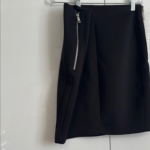 DYNAMITE Black Mini Skirt Side Zippers Stretch, Size M - Picture 5 of 7